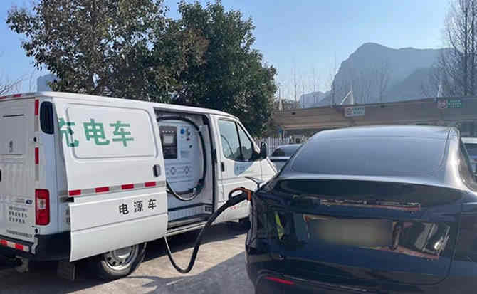 新城区汽车搭电